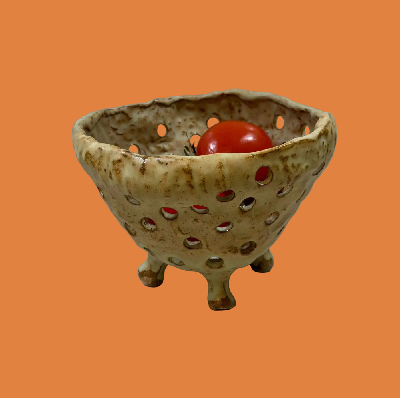 A. Mills Clay Colanders